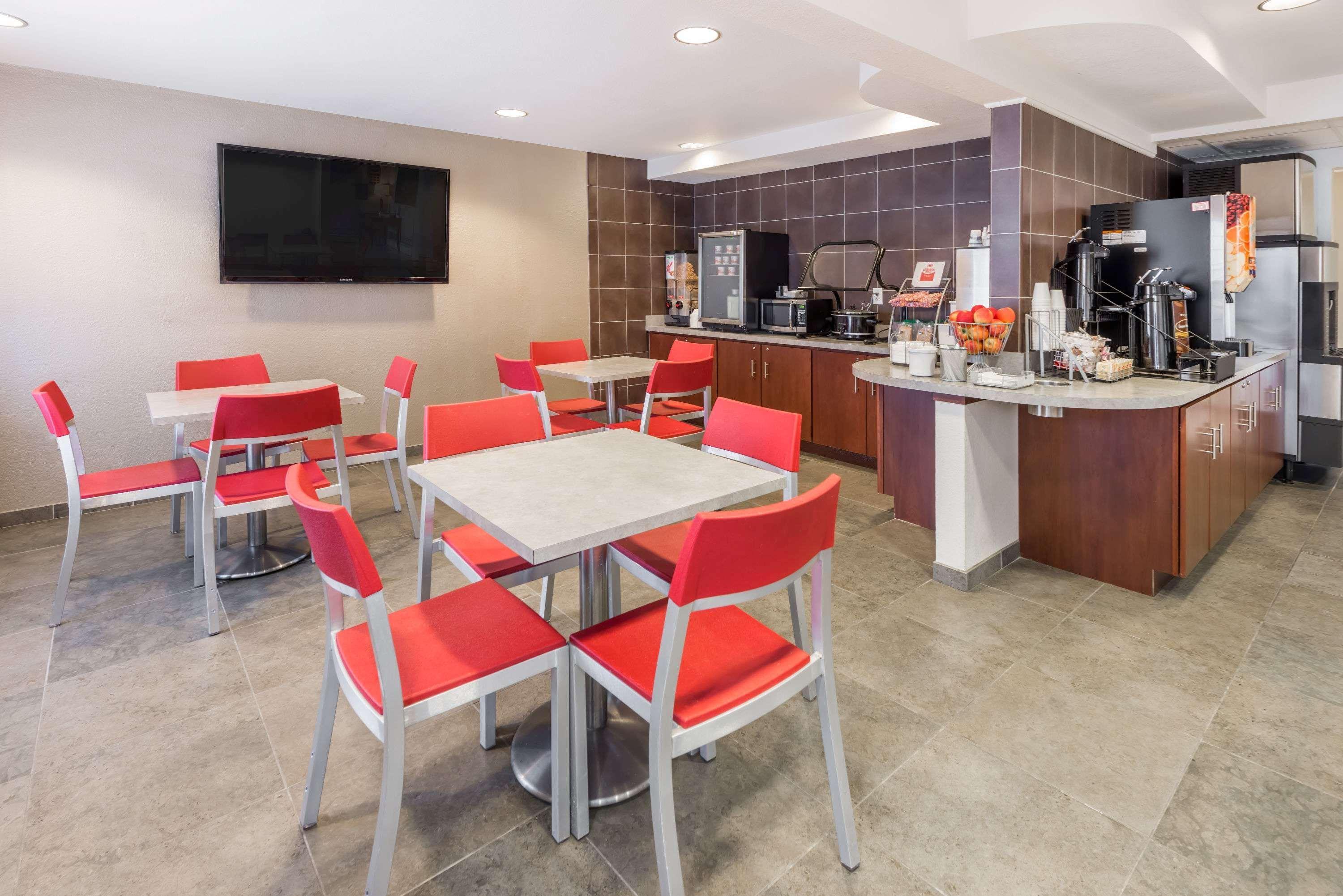 Super 8 By Wyndham Columbia Clark Lane Hotel Ngoại thất bức ảnh