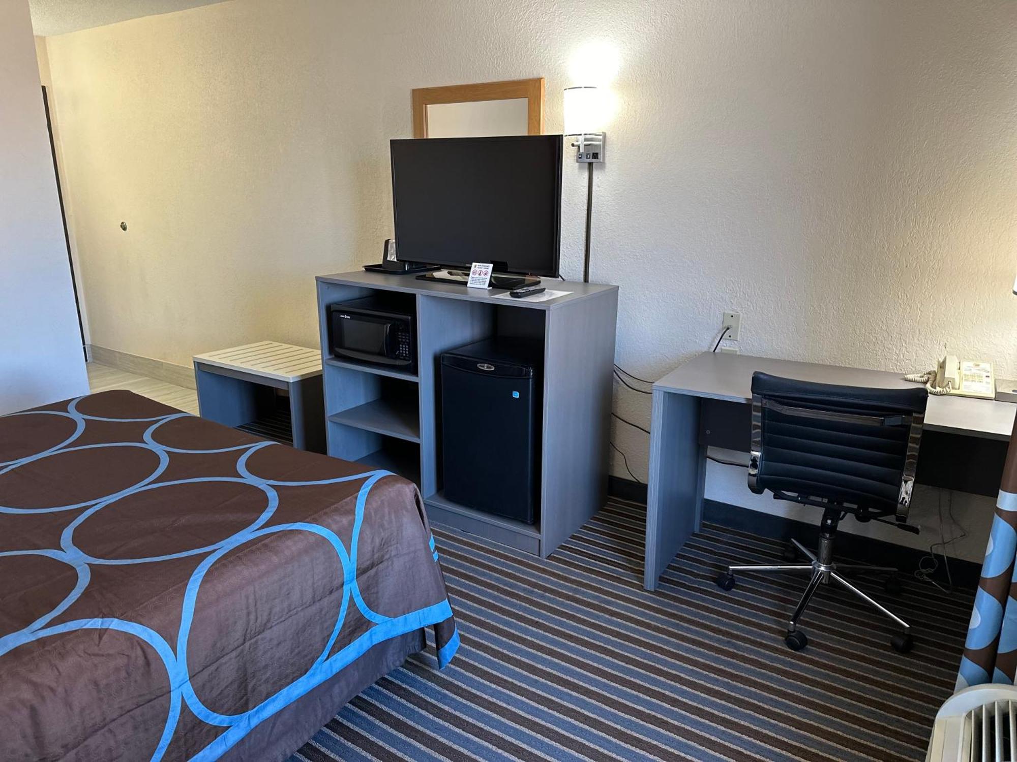 Super 8 By Wyndham Columbia Clark Lane Hotel Ngoại thất bức ảnh